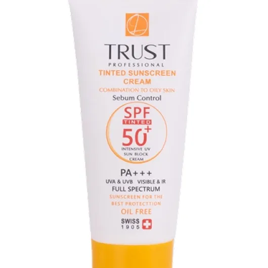 ضد آفتاب رنگی SPF 50 با پوشش طبیعی و مات بژ طبیعی